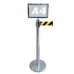 KIT DISPLAY A4 + PEDESTAL DEMARCADOR TS FILA – AÇO INOX CROMADO COM FITA RETRÁTIL ZEBRADA 3 METROS